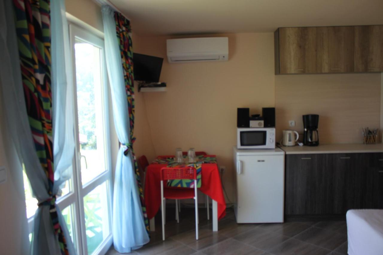 Daskalov Bungalows Chervena Lokva ภายนอก รูปภาพ