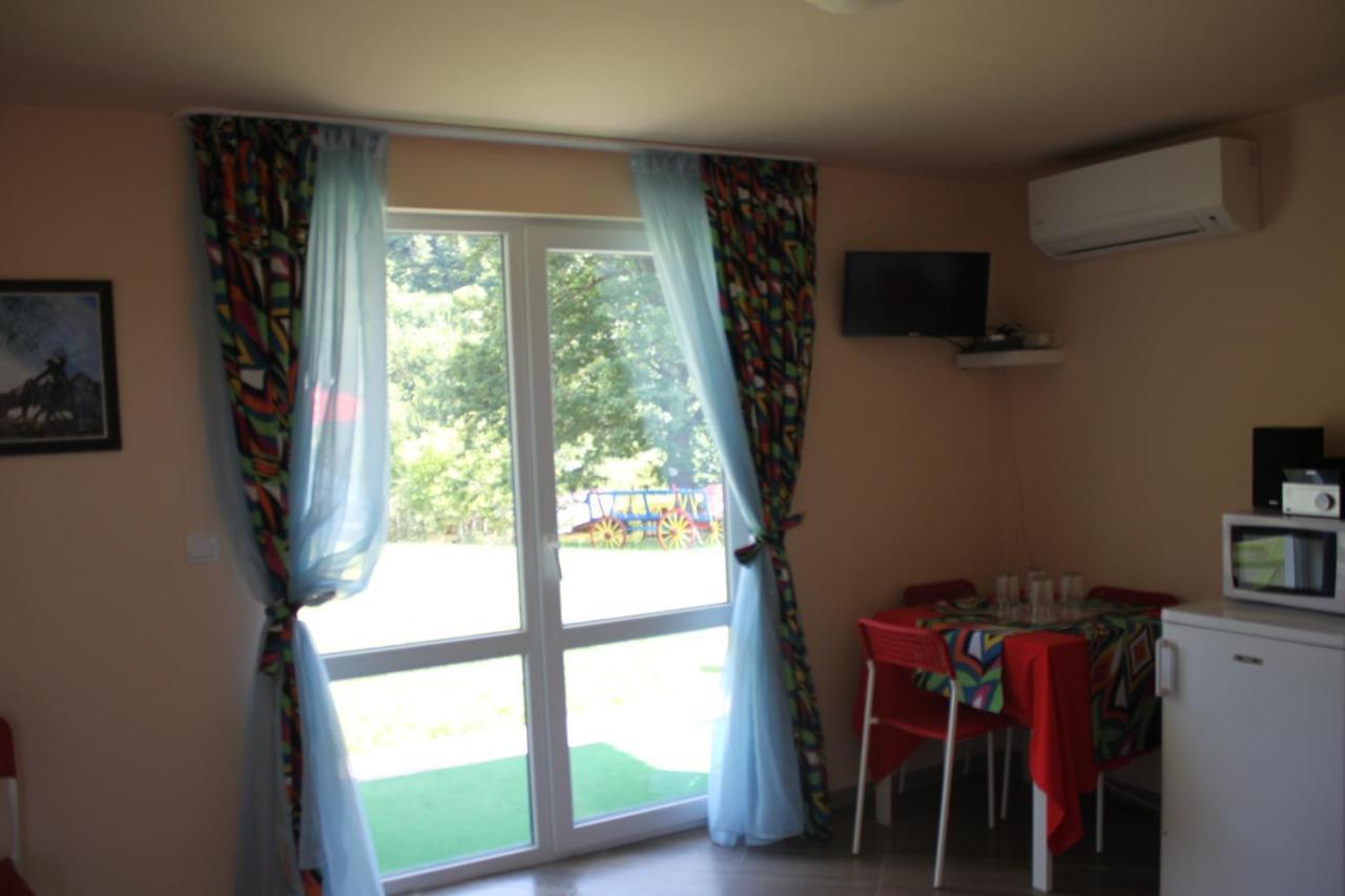 Daskalov Bungalows Chervena Lokva ภายนอก รูปภาพ