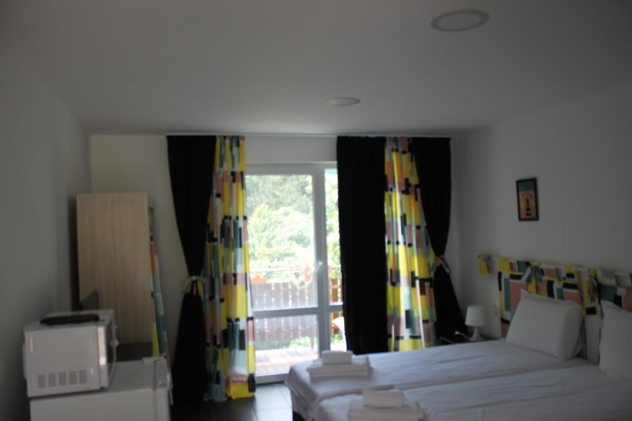 Daskalov Bungalows Chervena Lokva ภายนอก รูปภาพ